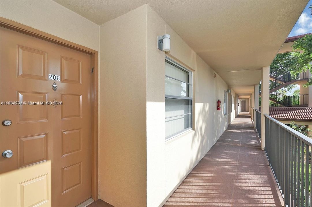 Active With Contract: $1,800 (2 beds, 2 baths, 1100 Square Feet)
