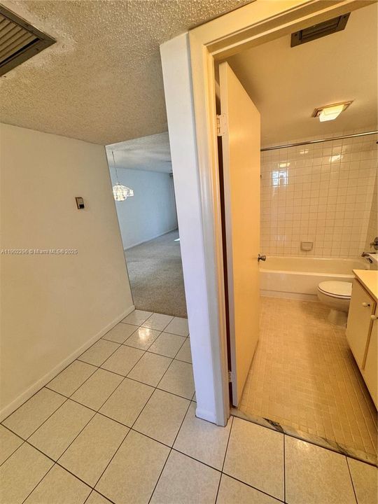 Active With Contract: $1,800 (2 beds, 2 baths, 1100 Square Feet)