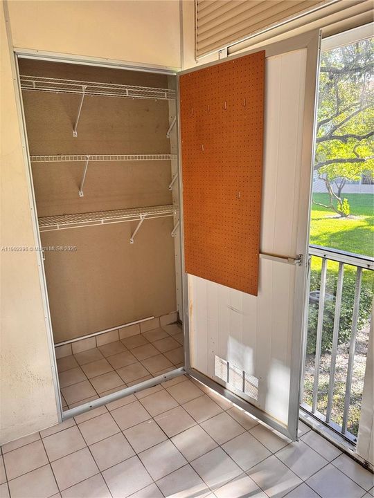 Active With Contract: $1,800 (2 beds, 2 baths, 1100 Square Feet)