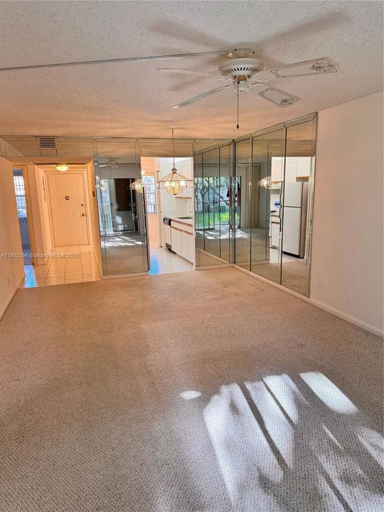 Active With Contract: $1,800 (2 beds, 2 baths, 1100 Square Feet)