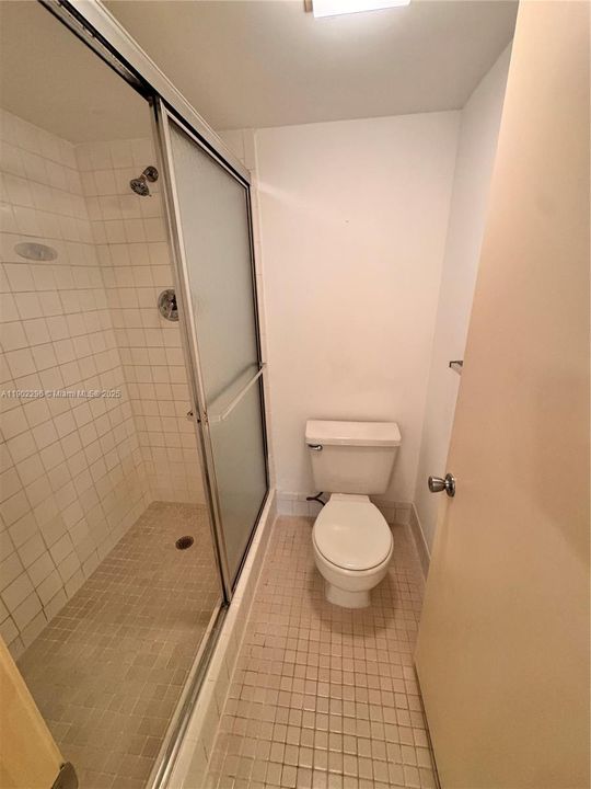 Active With Contract: $1,800 (2 beds, 2 baths, 1100 Square Feet)