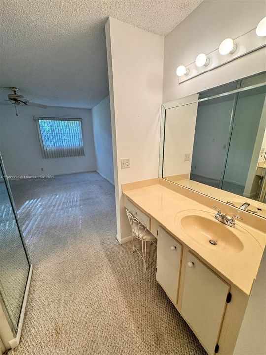 Active With Contract: $1,800 (2 beds, 2 baths, 1100 Square Feet)