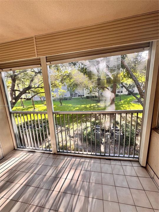 Active With Contract: $1,800 (2 beds, 2 baths, 1100 Square Feet)