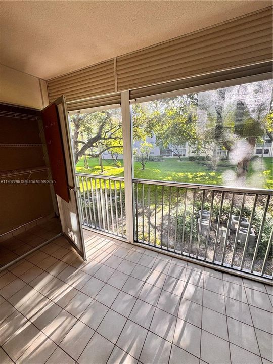 Active With Contract: $1,800 (2 beds, 2 baths, 1100 Square Feet)