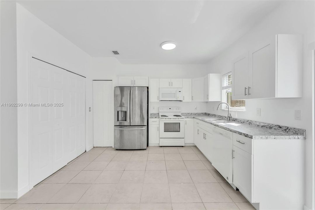 В аренду: $2,200 (3 спален, 2 ванн, 1509 Квадратных фут)