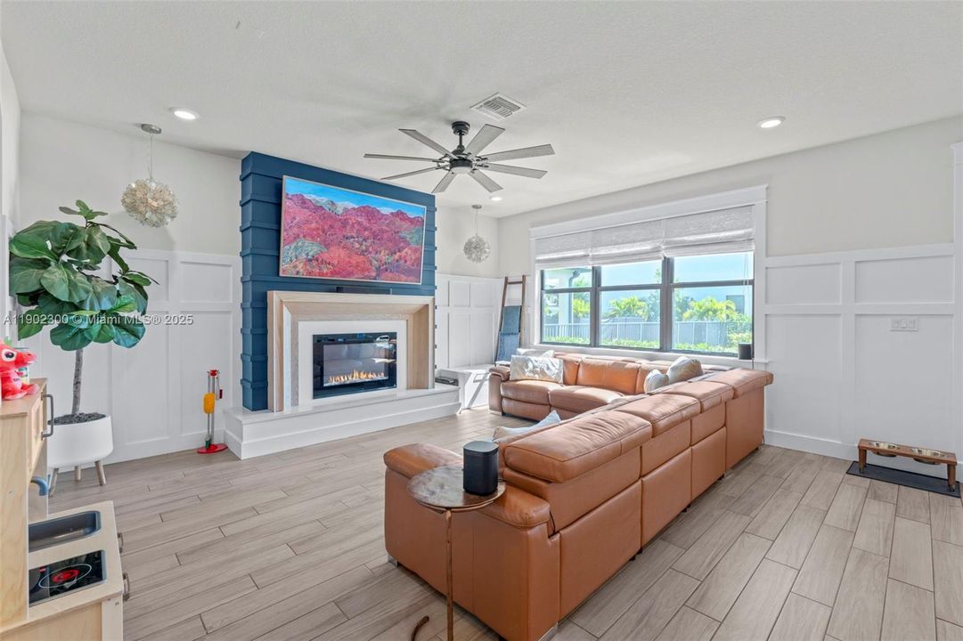 待售: $799,990 (3 贝兹, 2 浴室, 1941 平方英尺)