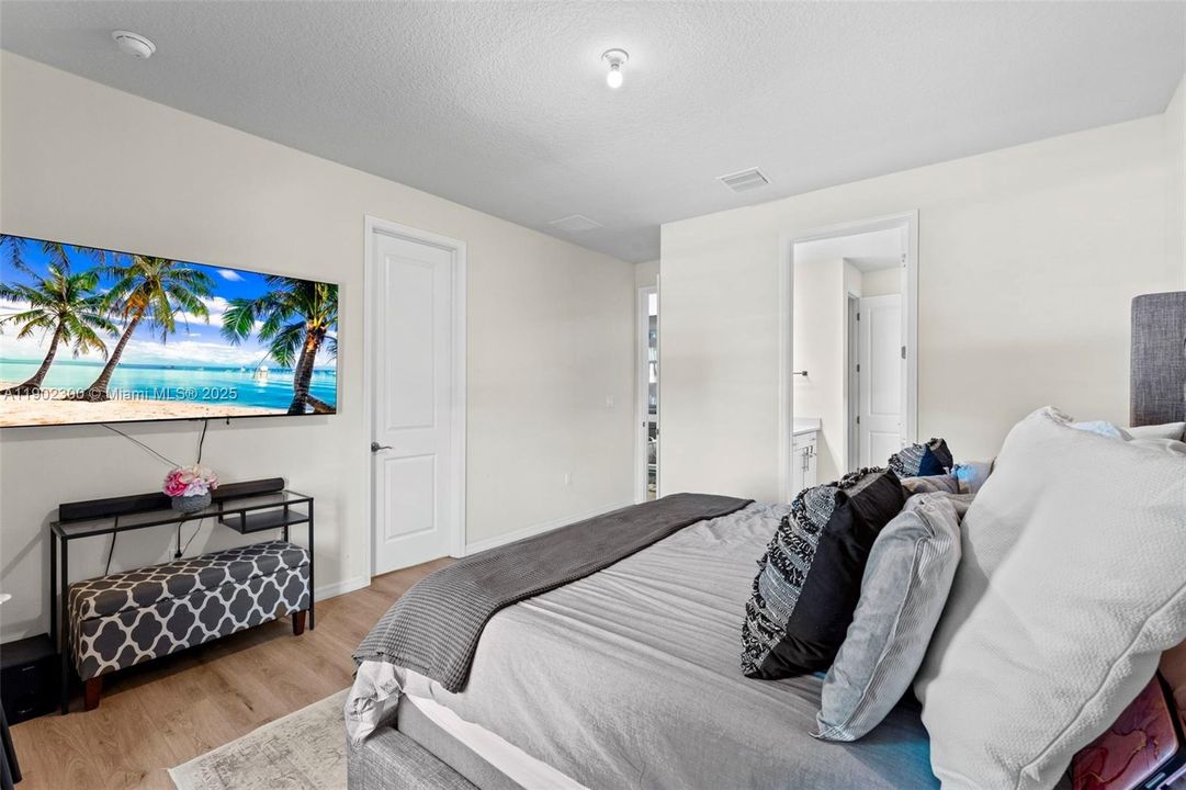 待售: $799,990 (3 贝兹, 2 浴室, 1941 平方英尺)