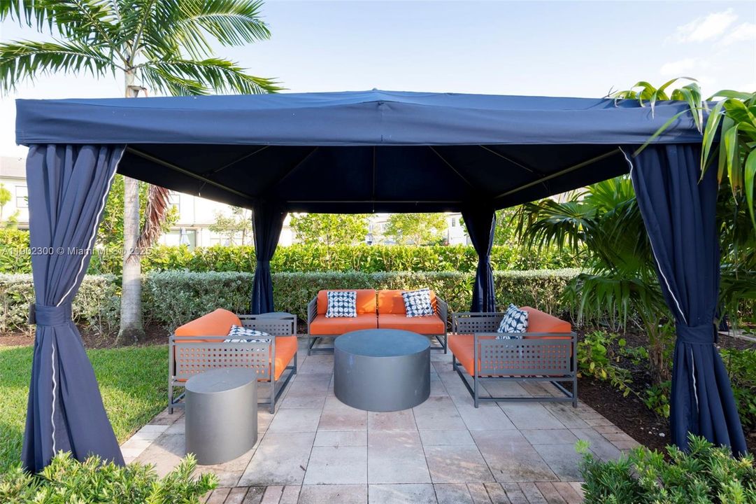 待售: $799,990 (3 贝兹, 2 浴室, 1941 平方英尺)