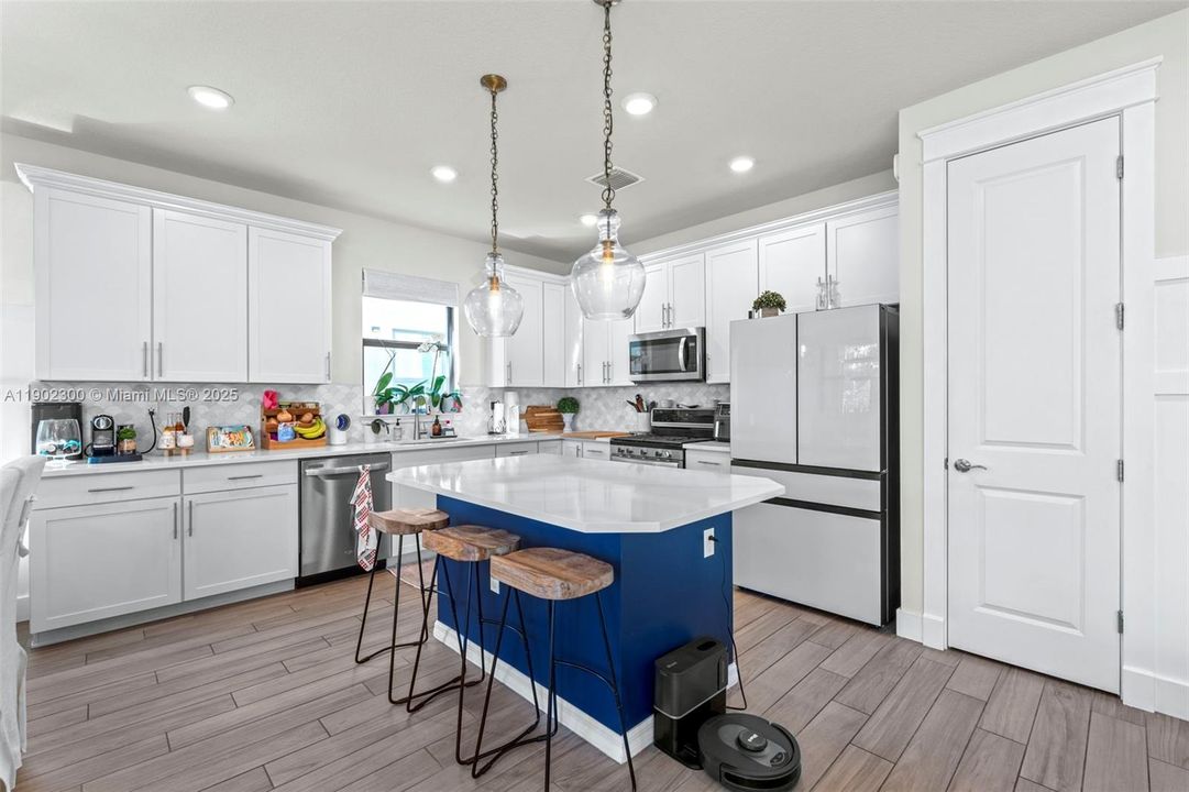 待售: $799,990 (3 贝兹, 2 浴室, 1941 平方英尺)