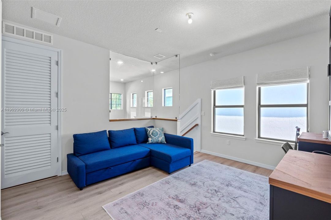 待售: $799,990 (3 贝兹, 2 浴室, 1941 平方英尺)