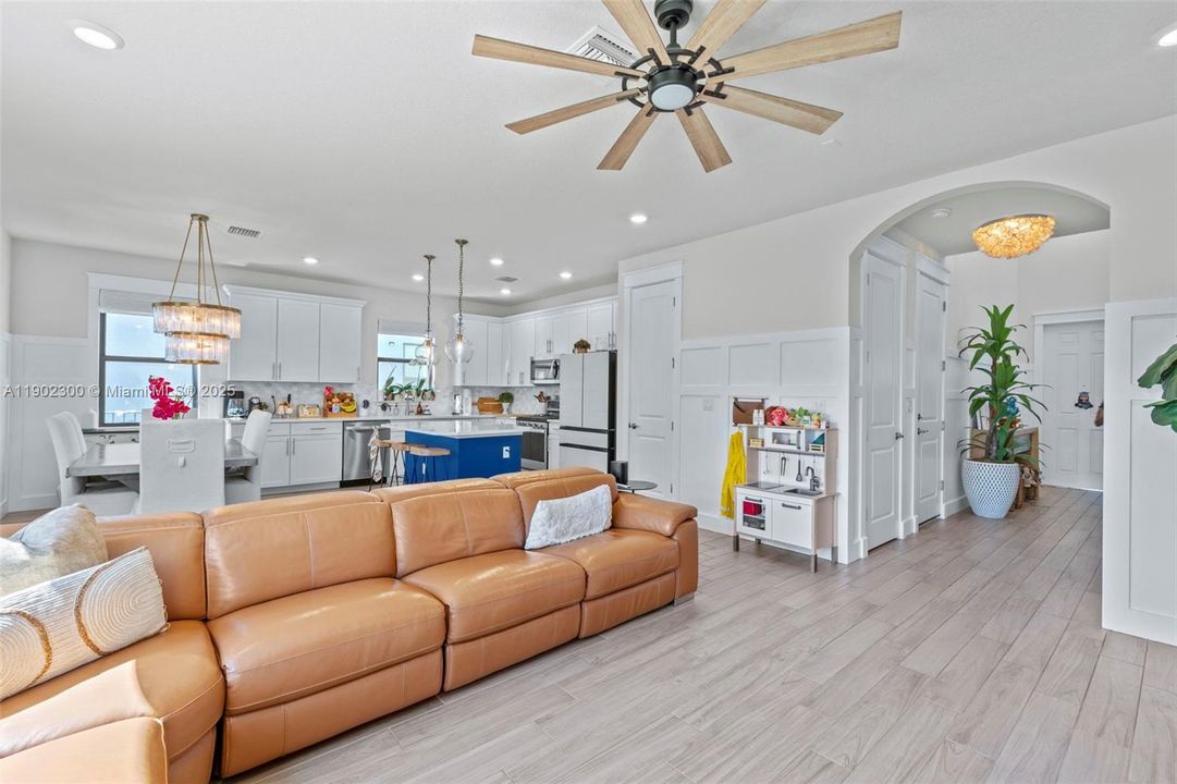 待售: $799,990 (3 贝兹, 2 浴室, 1941 平方英尺)