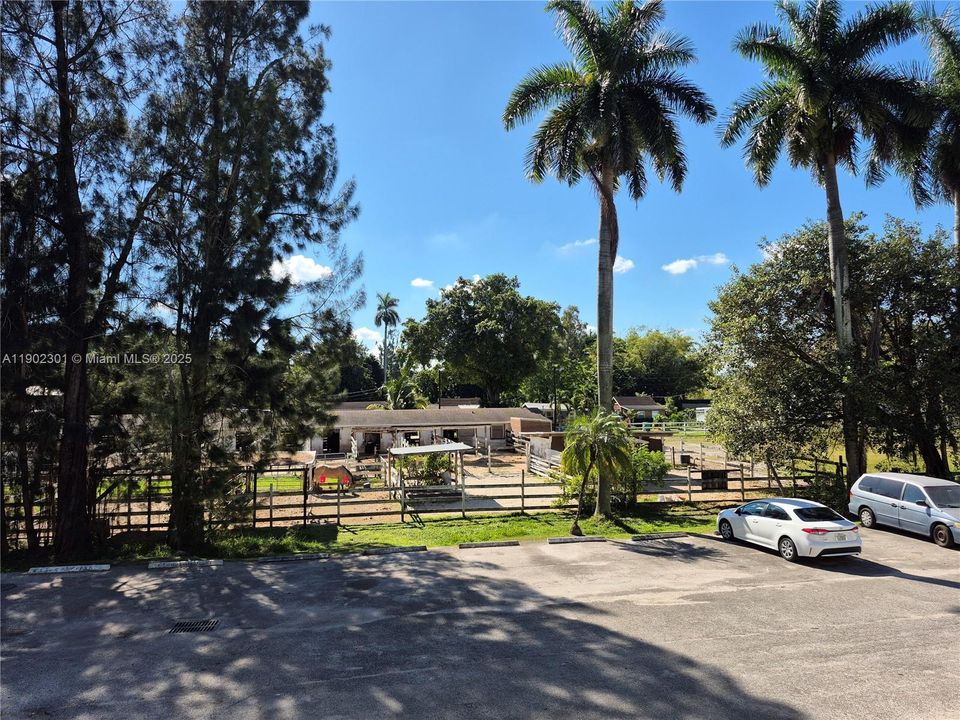 For Rent: $2,200 (2 beds, 2 baths, 990 Square Feet)