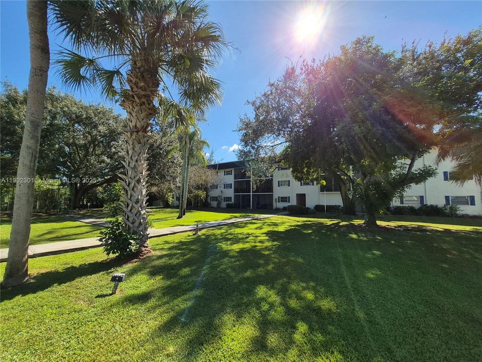 For Rent: $2,200 (2 beds, 2 baths, 990 Square Feet)