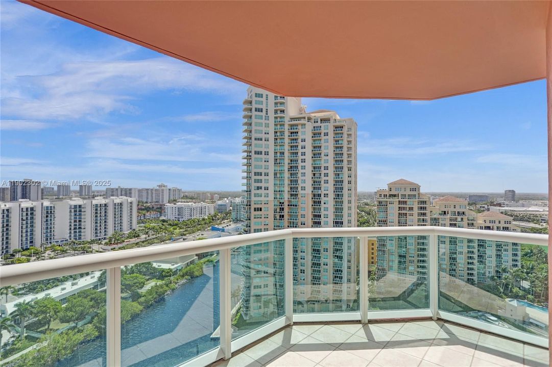 For Sale: $665,000 (2 beds, 2 baths, 1610 Square Feet)