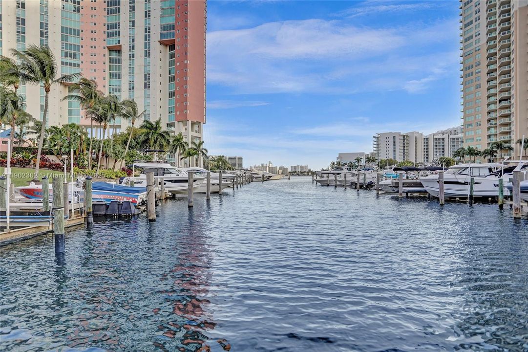 For Sale: $665,000 (2 beds, 2 baths, 1610 Square Feet)