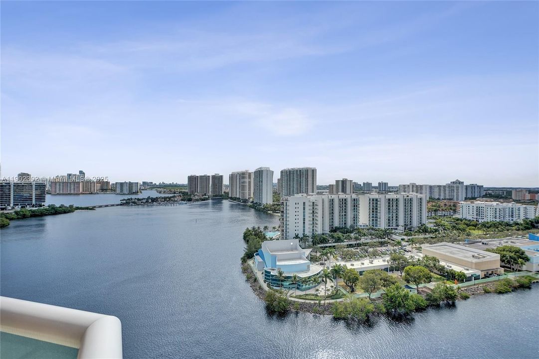 For Sale: $665,000 (2 beds, 2 baths, 1610 Square Feet)