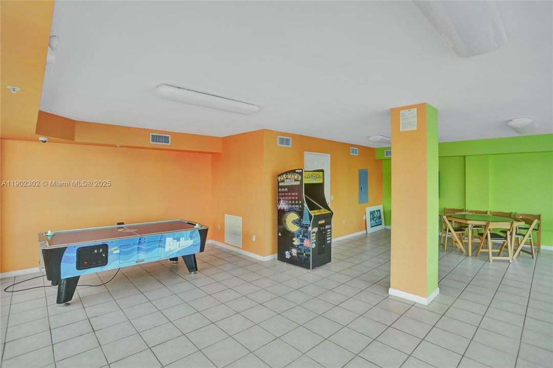 For Sale: $665,000 (2 beds, 2 baths, 1610 Square Feet)