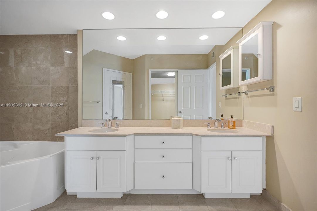 For Sale: $665,000 (2 beds, 2 baths, 1610 Square Feet)