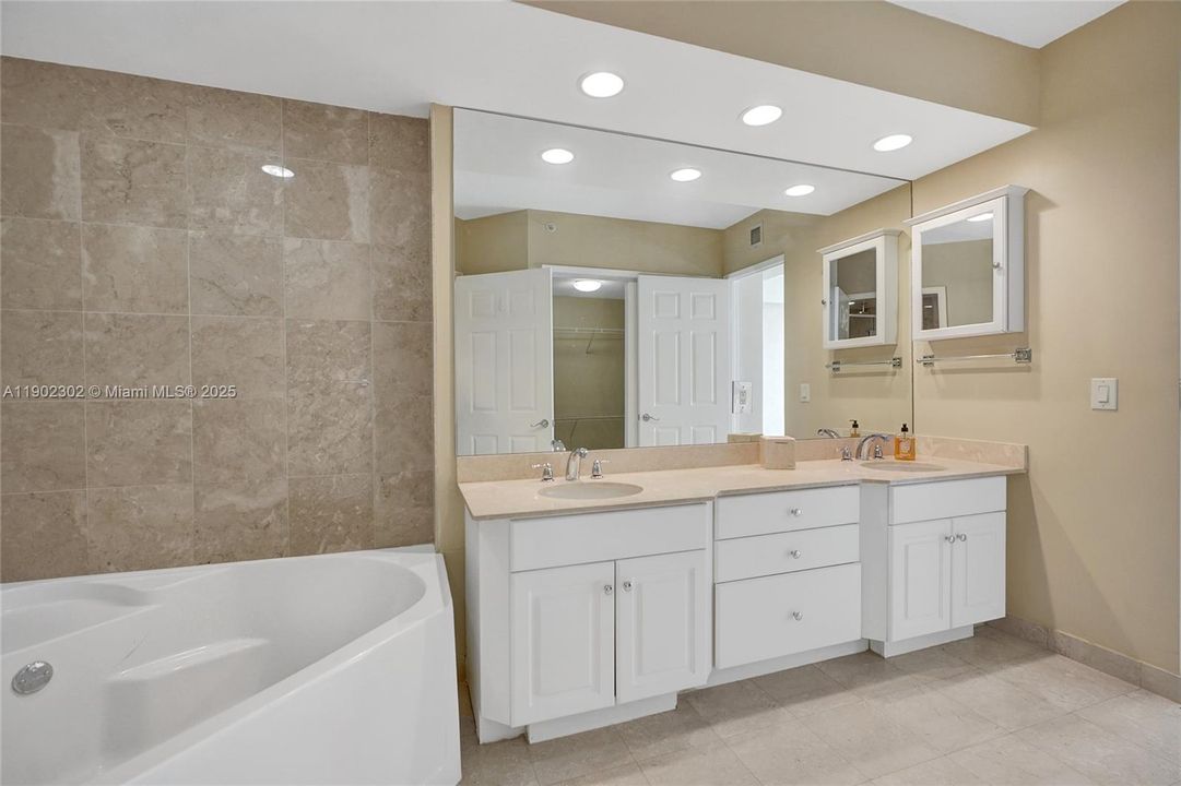 For Sale: $665,000 (2 beds, 2 baths, 1610 Square Feet)