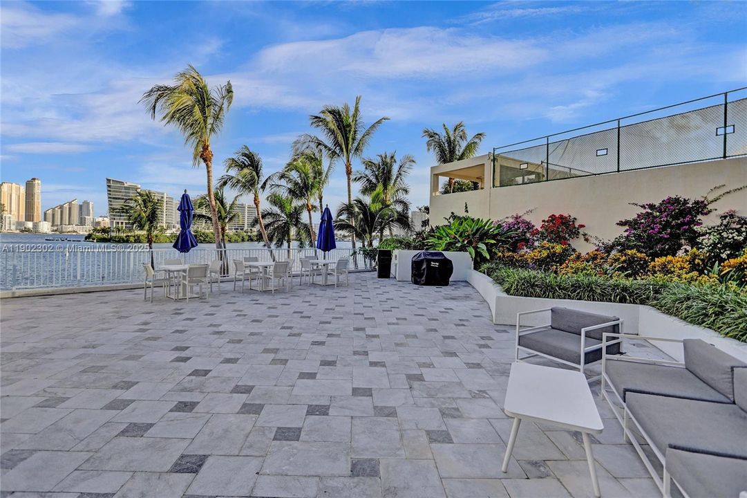 For Sale: $665,000 (2 beds, 2 baths, 1610 Square Feet)