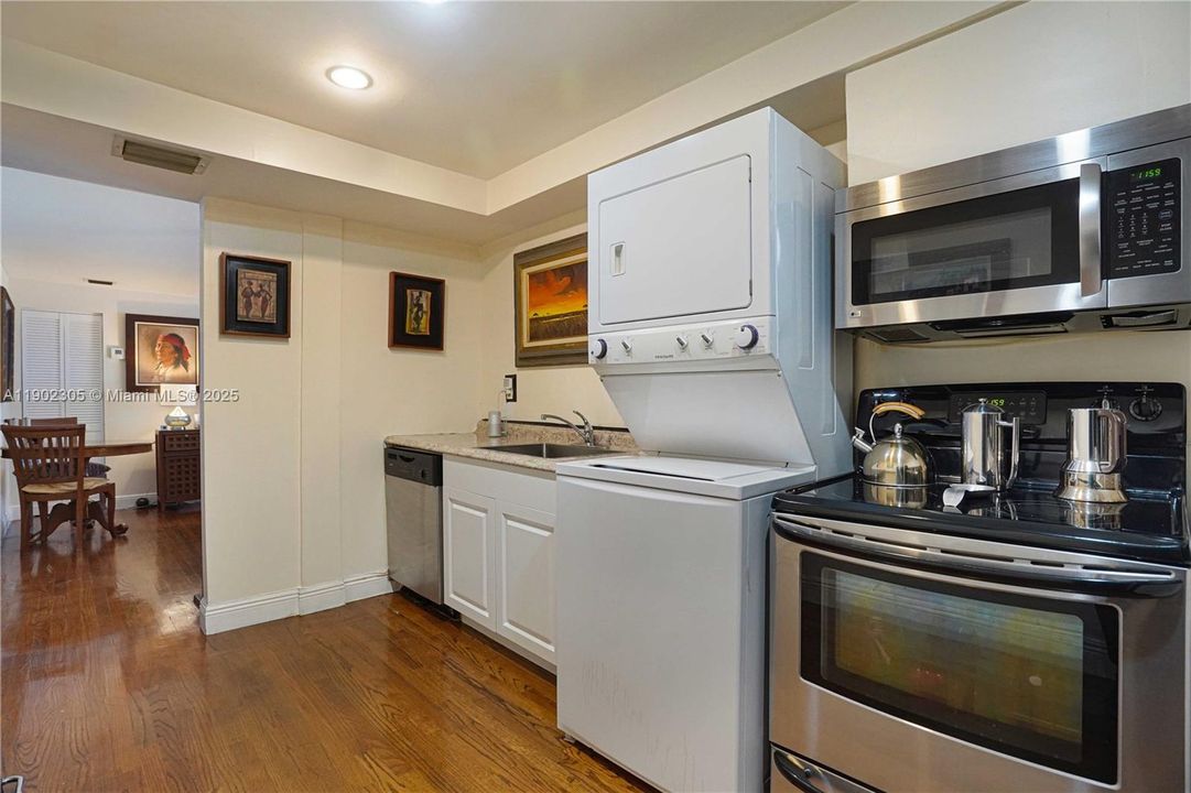 For Sale: $229,000 (1 beds, 1 baths, 540 Square Feet)