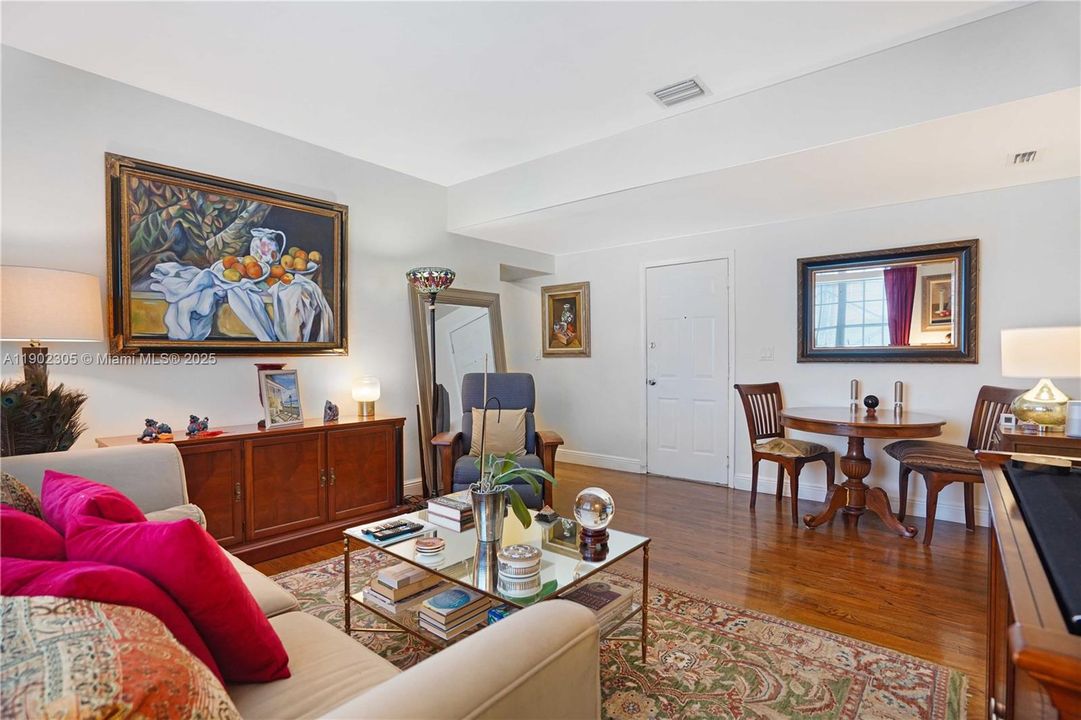 For Sale: $229,000 (1 beds, 1 baths, 540 Square Feet)