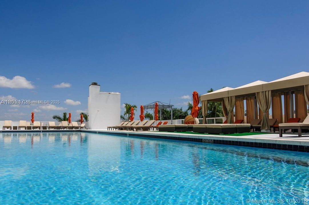 For Sale: $398,000 (2 beds, 2 baths, 967 Square Feet)