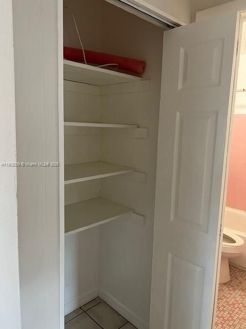 Под контрактом: $1,700 (2 спален, 1 ванн, 1568 Квадратных фут)