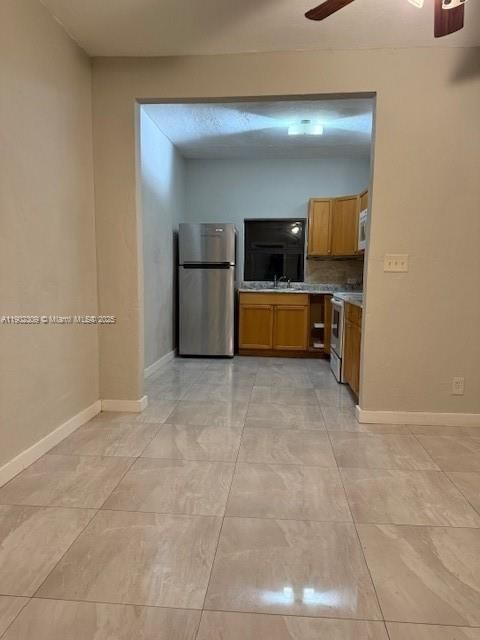 Под контрактом: $1,700 (2 спален, 1 ванн, 1568 Квадратных фут)