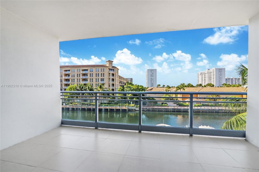 For Sale: $792,000 (2 beds, 3 baths, 1552 Square Feet)