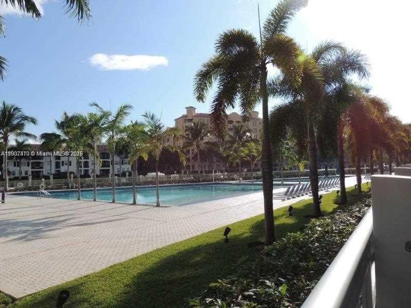 For Sale: $792,000 (2 beds, 3 baths, 1552 Square Feet)