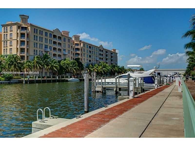 For Sale: $792,000 (2 beds, 3 baths, 1552 Square Feet)