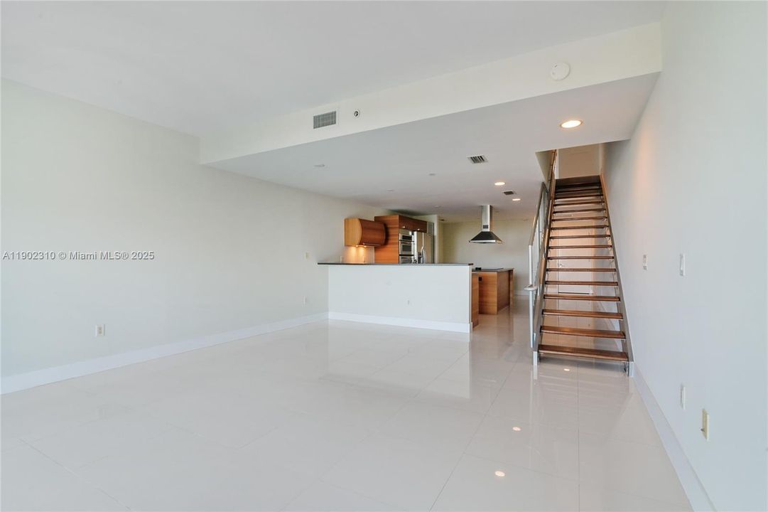 For Sale: $792,000 (2 beds, 3 baths, 1552 Square Feet)