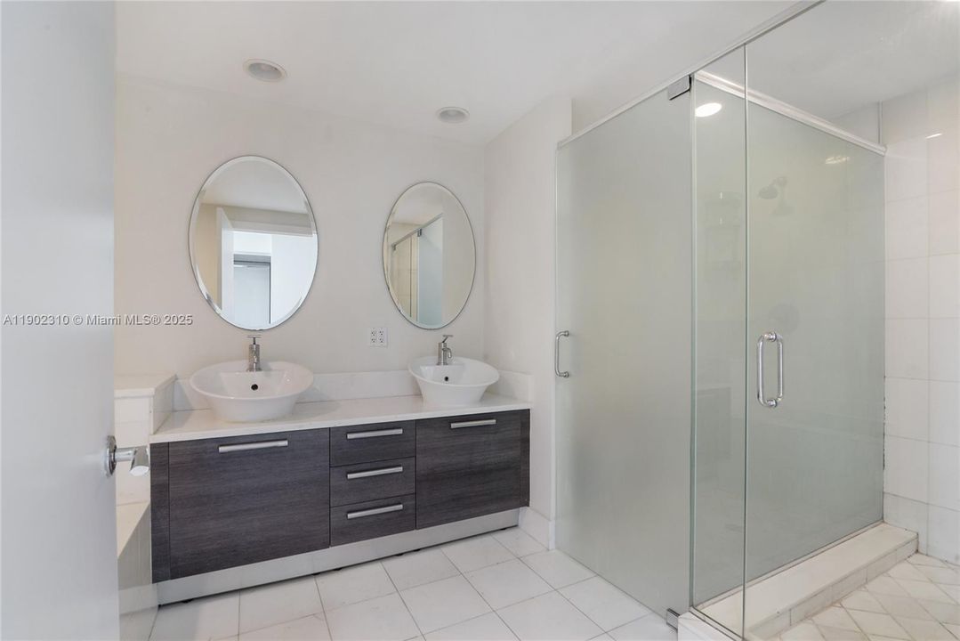 For Sale: $792,000 (2 beds, 3 baths, 1552 Square Feet)