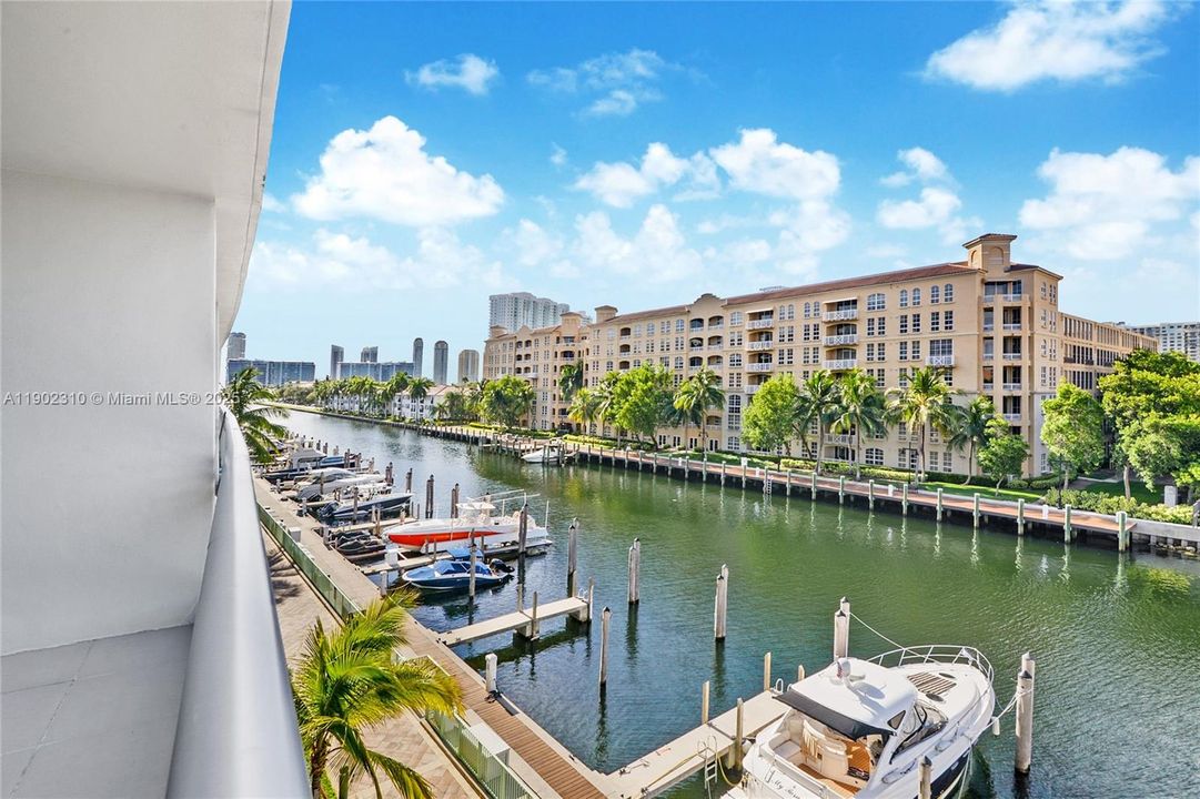 For Sale: $792,000 (2 beds, 3 baths, 1552 Square Feet)