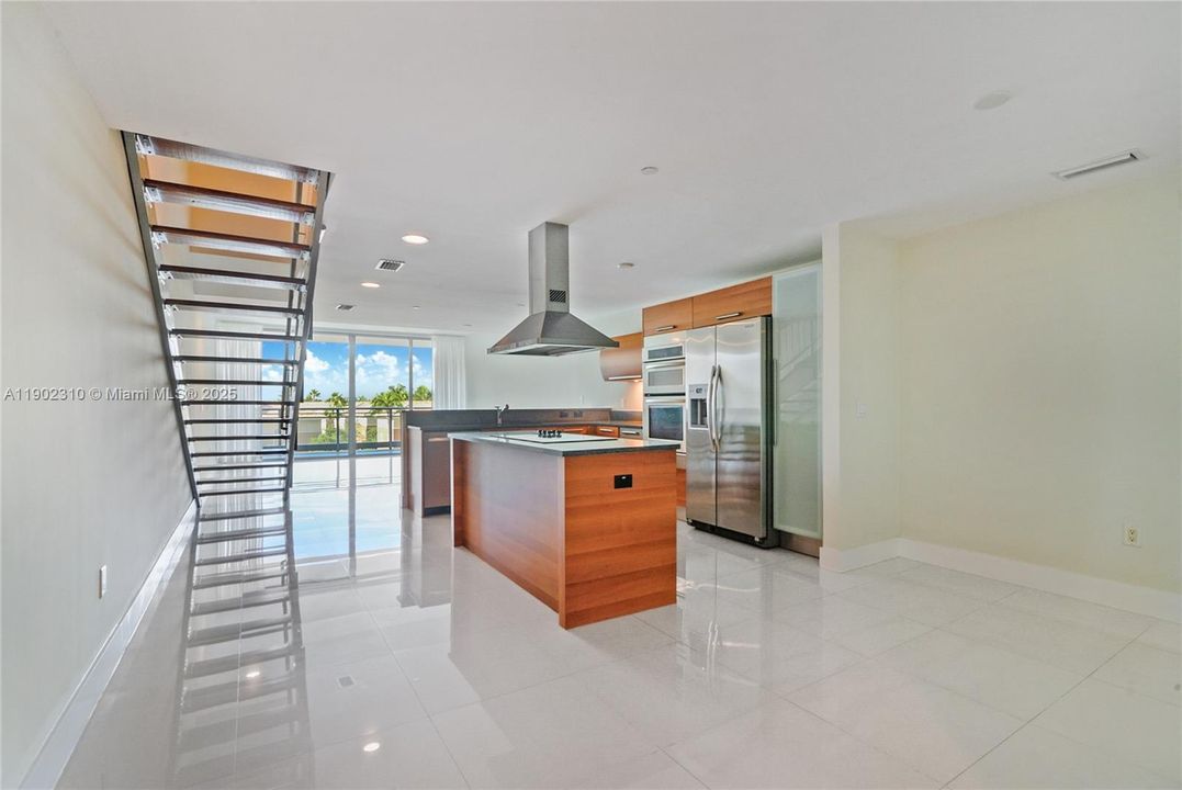 For Sale: $792,000 (2 beds, 3 baths, 1552 Square Feet)