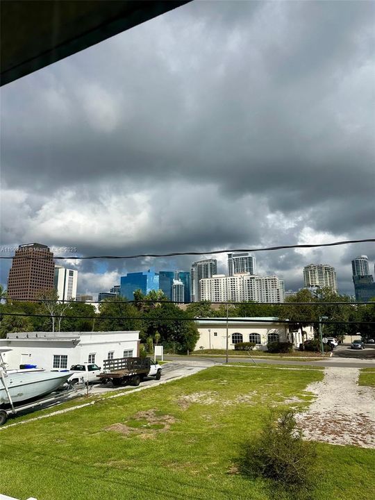 合同活跃: $2,100 (2 贝兹, 2 浴室, 0 平方英尺)