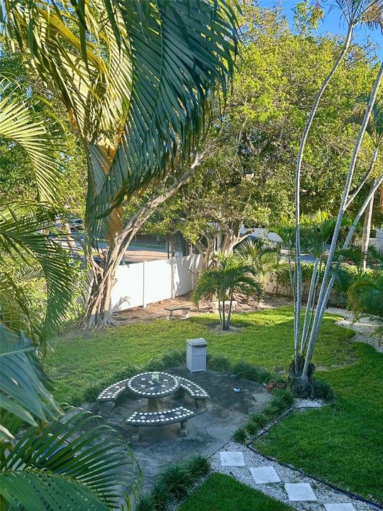 合同活跃: $2,100 (2 贝兹, 2 浴室, 0 平方英尺)