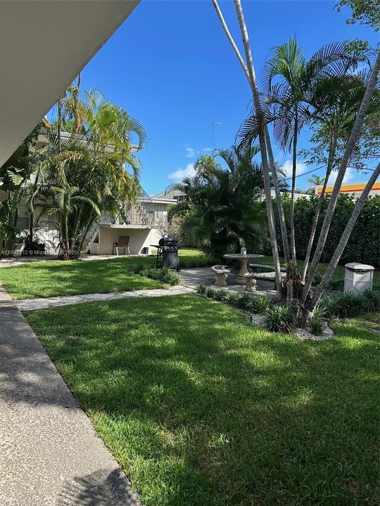 合同活跃: $2,100 (2 贝兹, 2 浴室, 0 平方英尺)