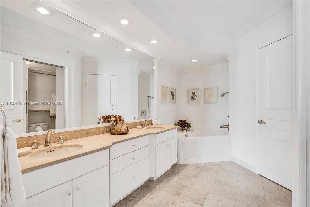 For Sale: $648,000 (2 beds, 2 baths, 1610 Square Feet)