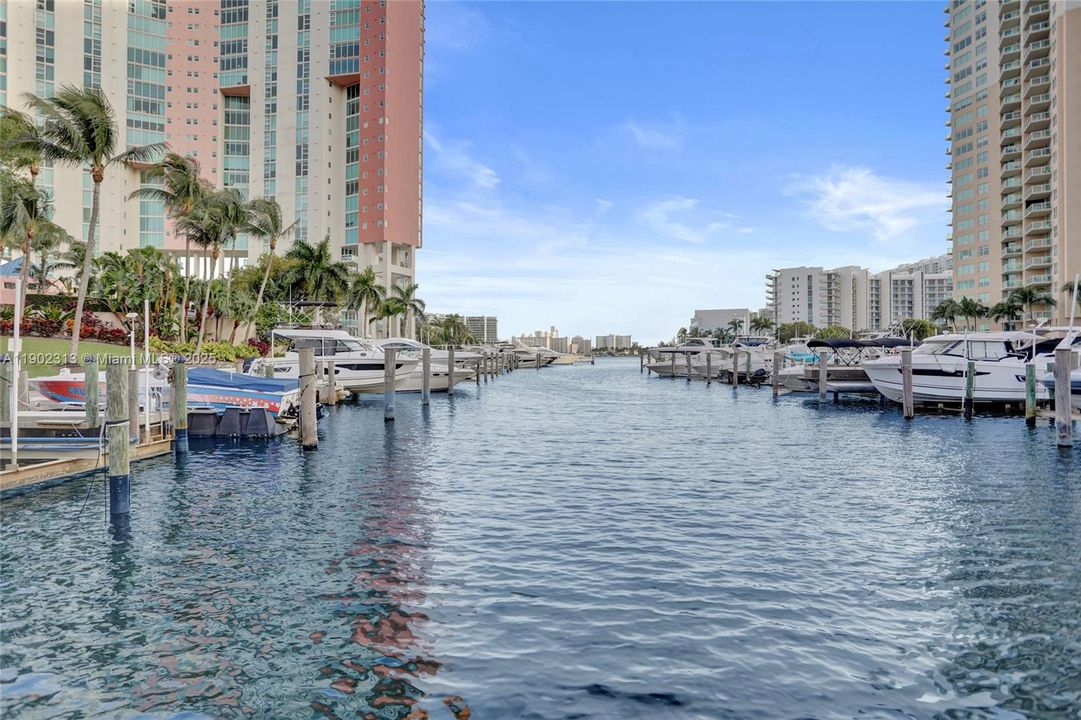 For Sale: $648,000 (2 beds, 2 baths, 1610 Square Feet)