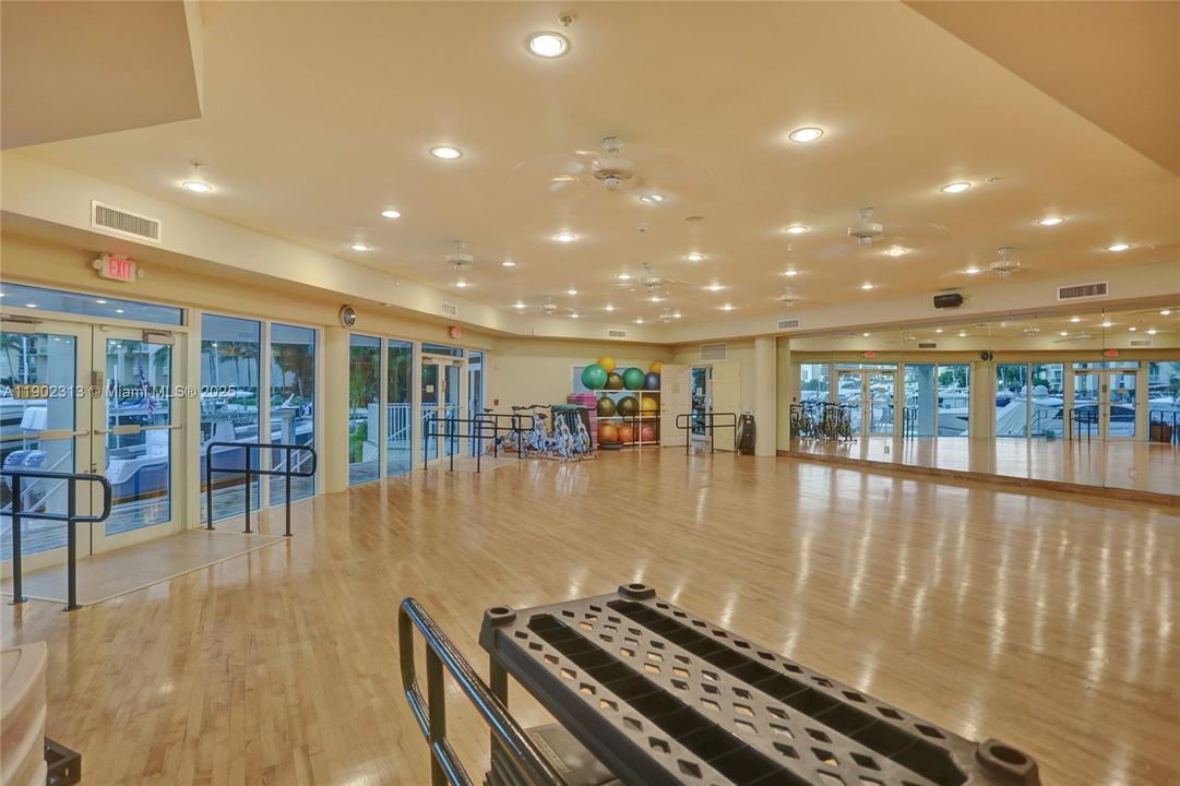 For Sale: $648,000 (2 beds, 2 baths, 1610 Square Feet)