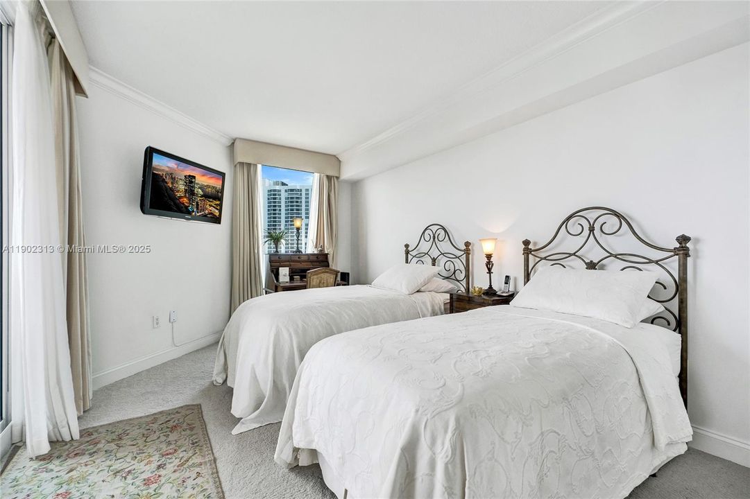 For Sale: $648,000 (2 beds, 2 baths, 1610 Square Feet)