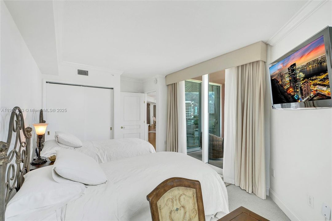 For Sale: $648,000 (2 beds, 2 baths, 1610 Square Feet)