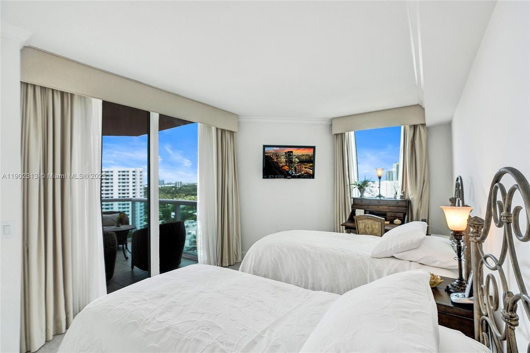 For Sale: $648,000 (2 beds, 2 baths, 1610 Square Feet)