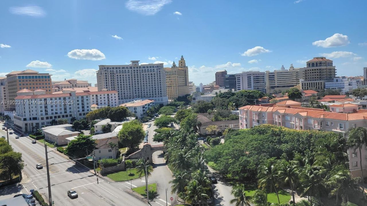 Recently Rented: $2,400 (1 beds, 1 baths, 831 Square Feet)