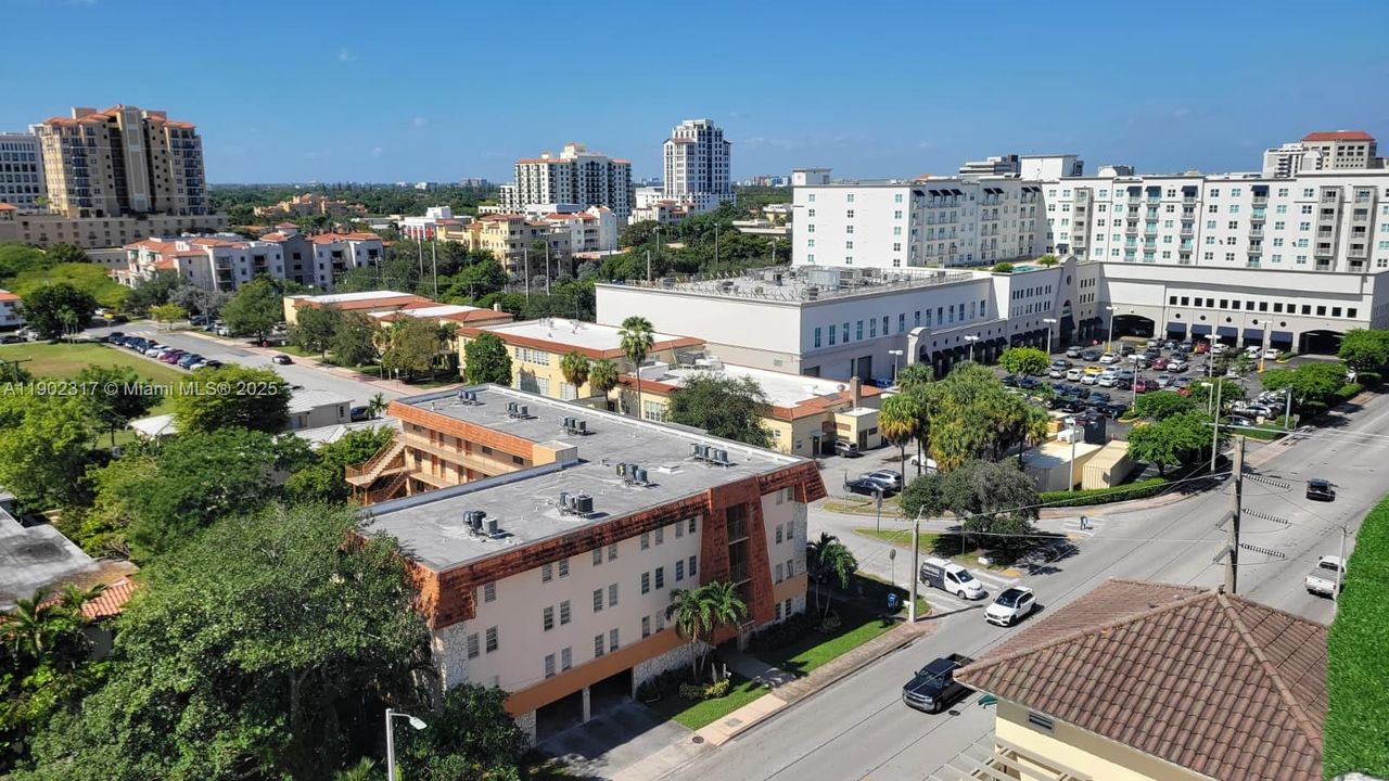 Recently Rented: $2,400 (1 beds, 1 baths, 831 Square Feet)