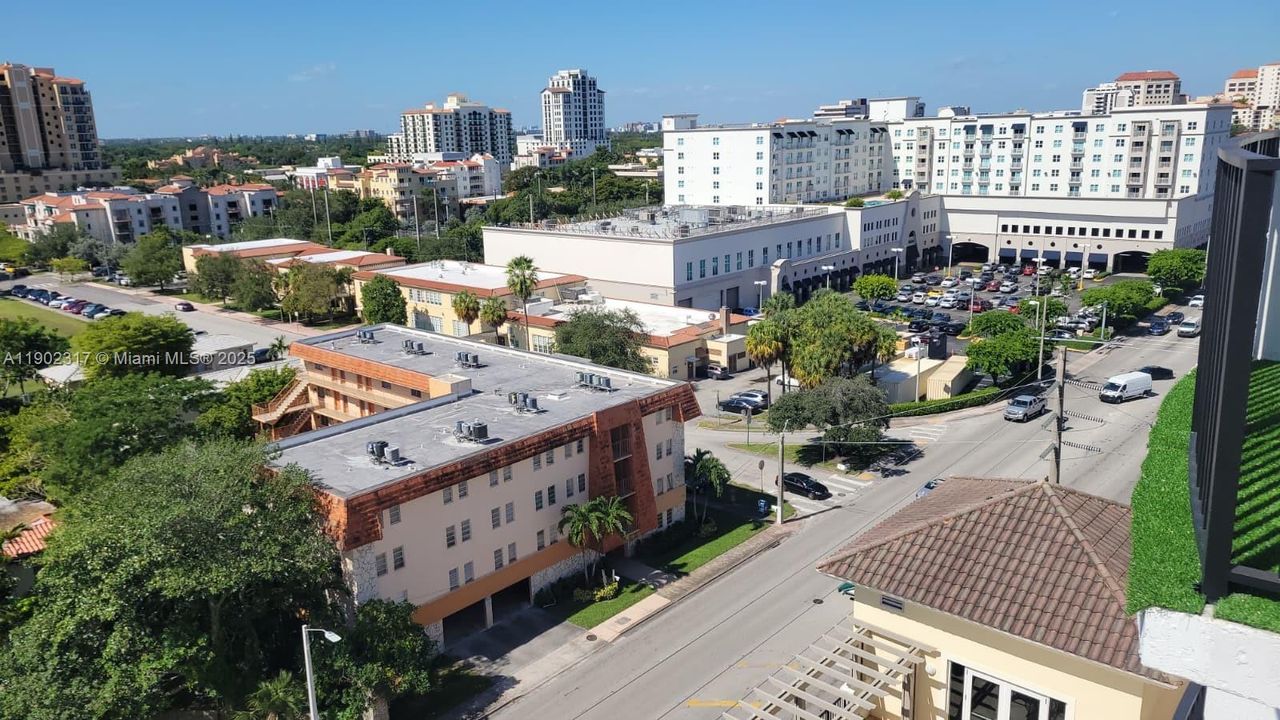 Recently Rented: $2,400 (1 beds, 1 baths, 831 Square Feet)