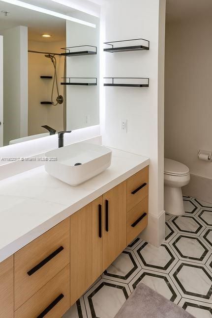 Recently Rented: $2,400 (1 beds, 1 baths, 831 Square Feet)