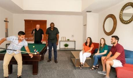 Recently Rented: $2,400 (1 beds, 1 baths, 831 Square Feet)